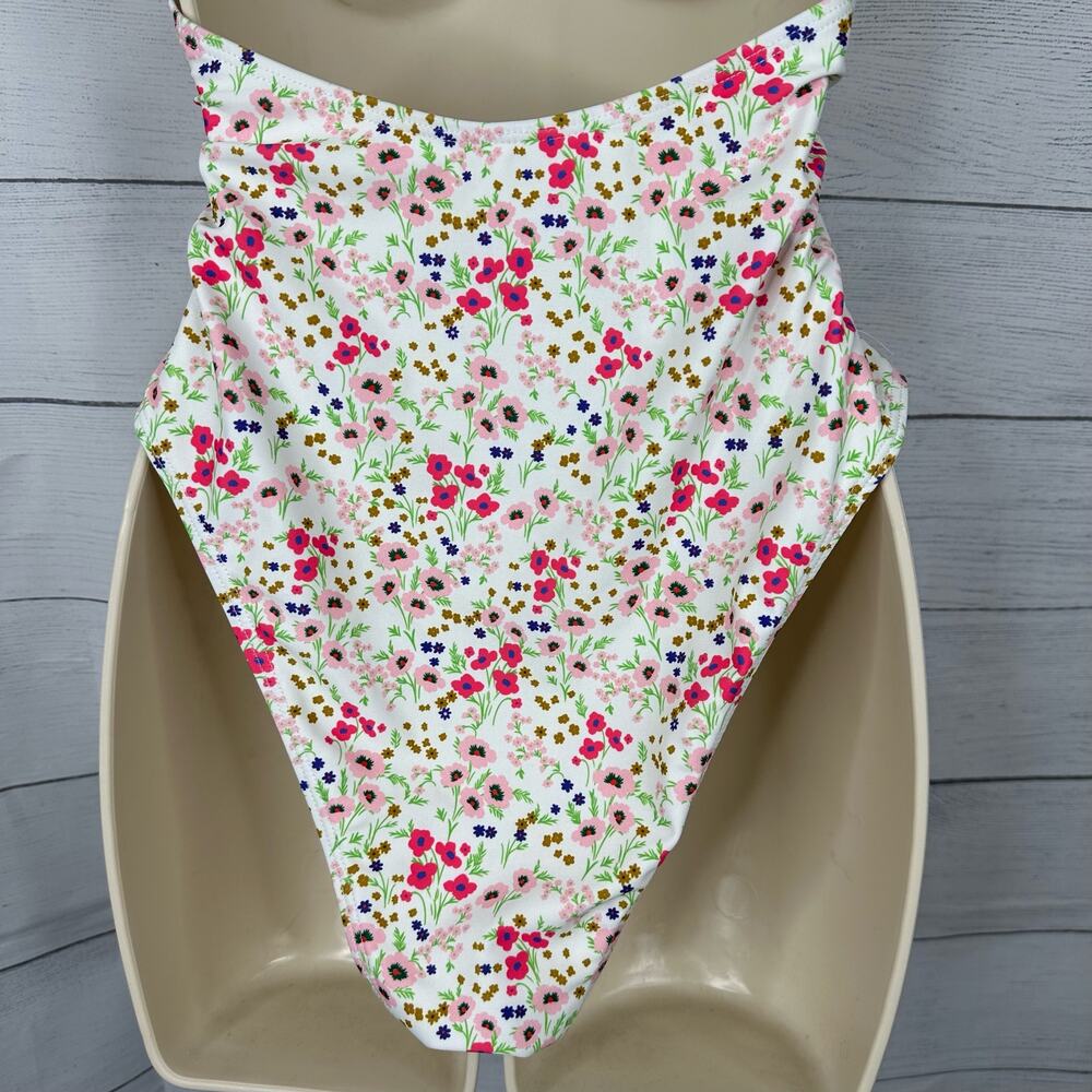 Lulus Womens size Medium Vacation Calling White Floral O-Ring One Piece Swimsuit - Picture 8 of 11